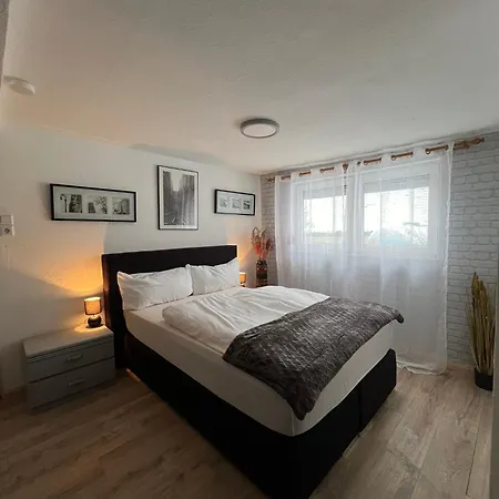 Haus Zum Guten Hirten Guest house Steinsfeld